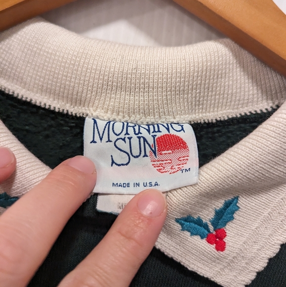 VINTAGE Morning Sun bunnies & Holly holiday Christmas sweatshirt crewneck - Picture 2 of 11